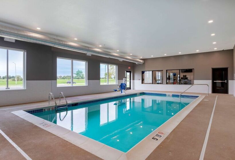 فندق Comfort Inn & Suites Adrian