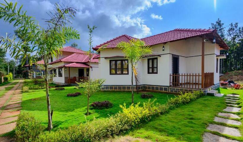 בית מלון כפרי The Excellency Resort & Spa, Coorg