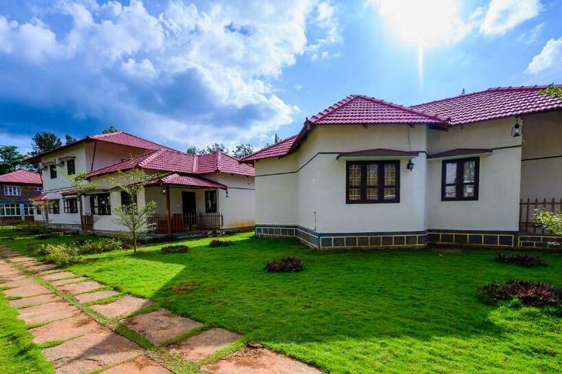 בית מלון כפרי The Excellency Resort & Spa, Coorg