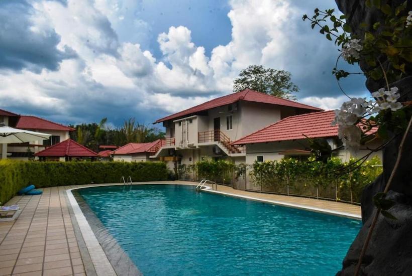 בית מלון כפרי The Excellency Resort & Spa, Coorg
