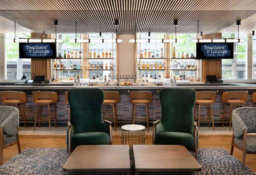 هتل The Slate Denver, Tapestry Collection By Hilton