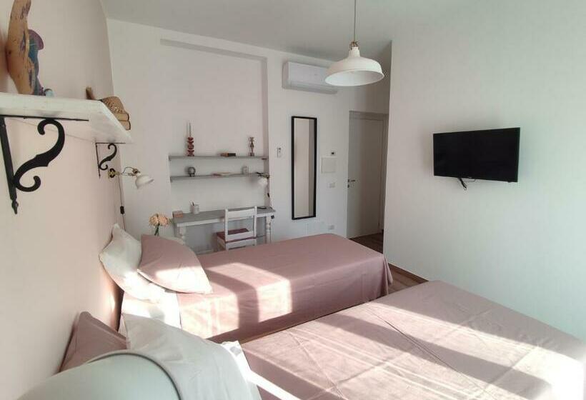 پانسیون Lora Giusta Guest House