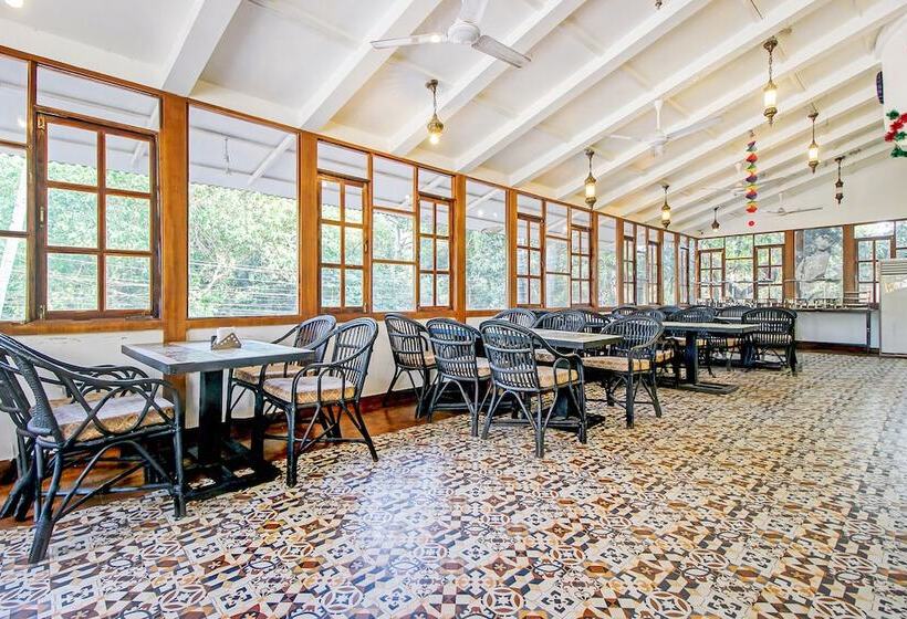 Hotel Fabexpress Golden Nest Deluxe With Pool, Calangute