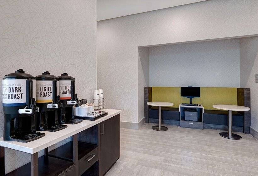 هتل Hampton Inn & Suites By Hilton Burlington Toronto