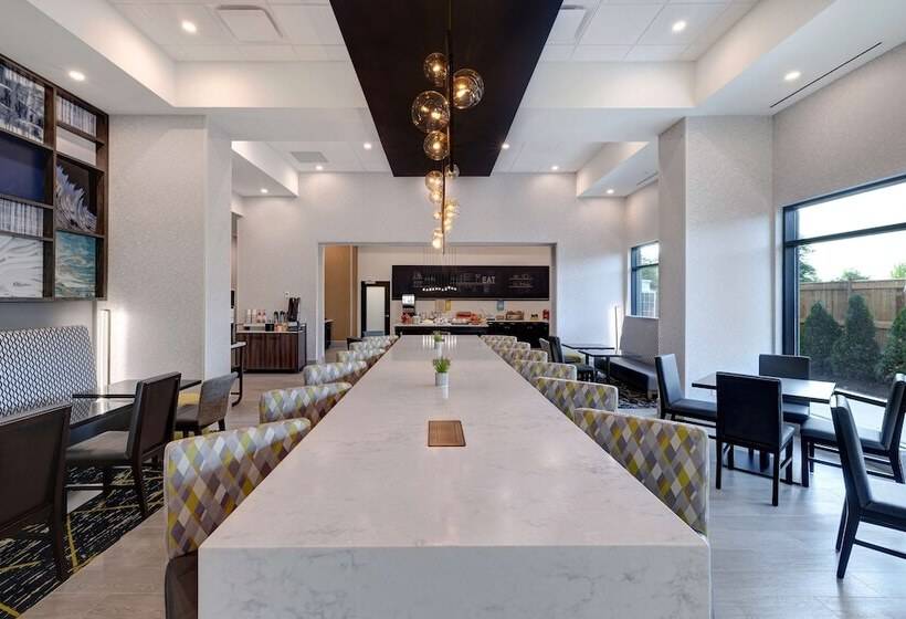 هتل Hampton Inn & Suites By Hilton Burlington Toronto
