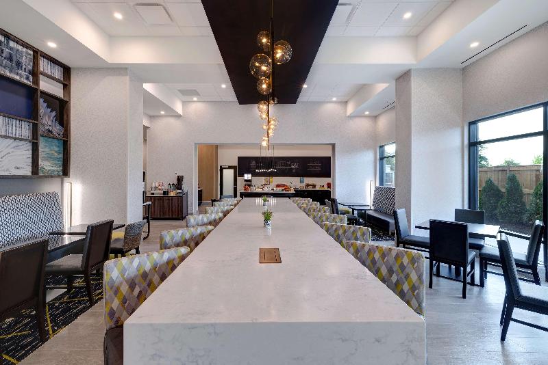 هتل Hampton Inn & Suites By Hilton Burlington Toronto