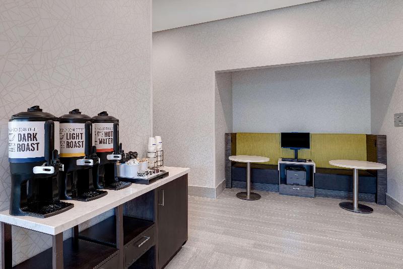 هتل Hampton Inn & Suites By Hilton Burlington Toronto