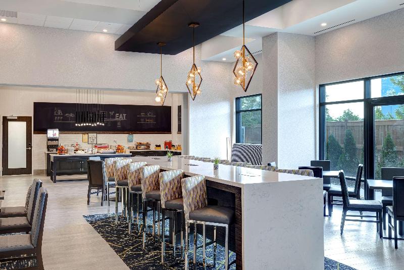 هتل Hampton Inn & Suites By Hilton Burlington Toronto
