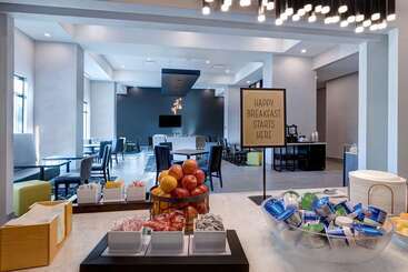 هتل Hampton Inn & Suites By Hilton Burlington Toronto