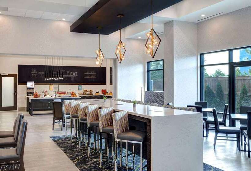 هتل Hampton Inn & Suites By Hilton Burlington Toronto