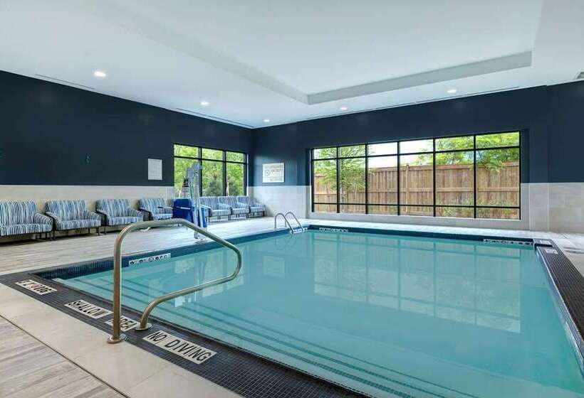 هتل Hampton Inn & Suites By Hilton Burlington Toronto