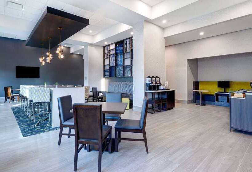 هتل Hampton Inn & Suites By Hilton Burlington Toronto