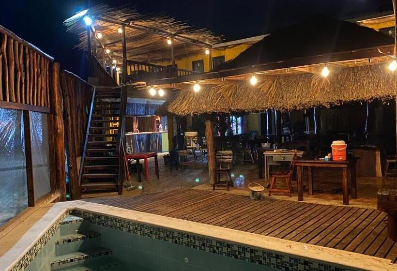 هتل Hostal Castillo Del Mar   Hostel