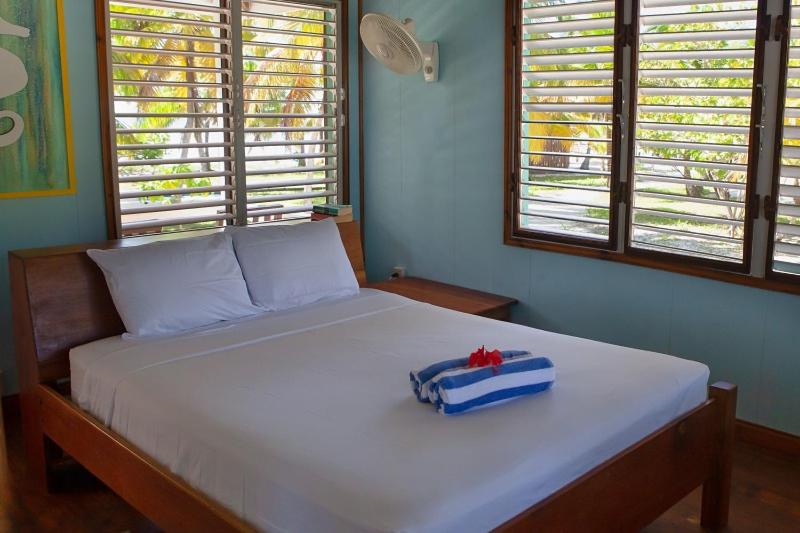 בית מלון כפרי Pelican Beach Resort South Water Caye