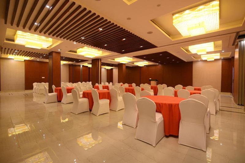 فندق Pushkara Sarovar Portico