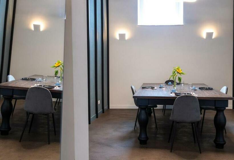 پانسیون Riflessi Acireale Palace Suites