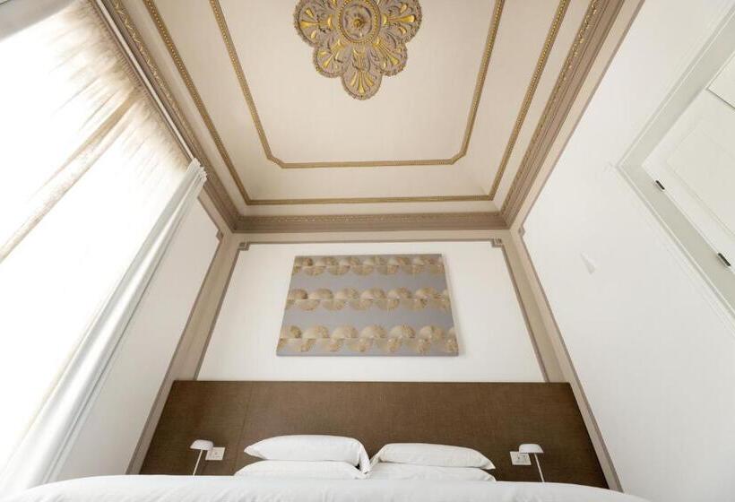 پانسیون Riflessi Acireale Palace Suites