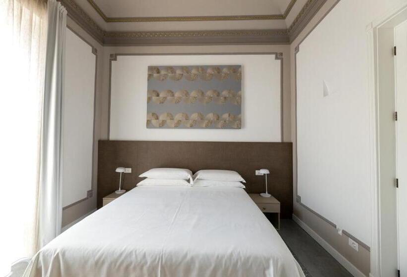 پانسیون Riflessi Acireale Palace Suites
