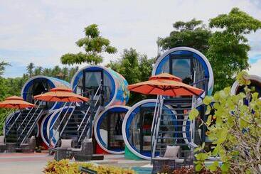 استراحتگاه Cocoons Club Laiya