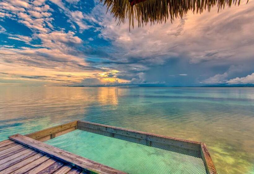 Azul Over The Water Resort