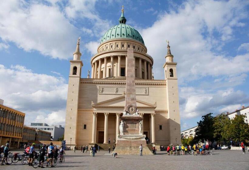 هتل Holiday Inn Express & Suites   Potsdam, An Ihg