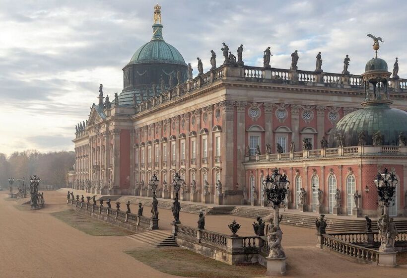 هتل Holiday Inn Express & Suites   Potsdam, An Ihg