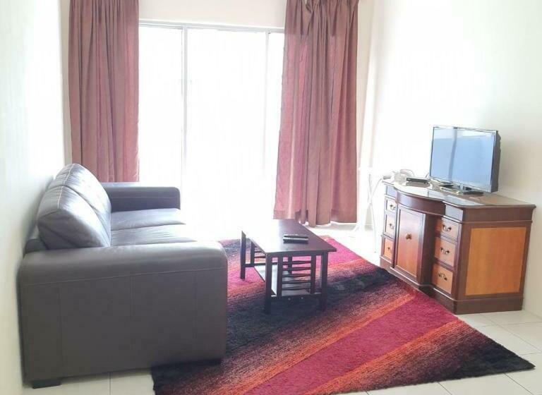 בית מלון כפרי Oyo 90362 Camlodge Makmur 3