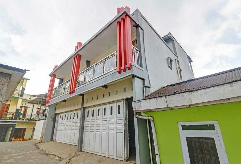 בית מלון כפרי Spot On 90698 Delfi Homestay Syariah