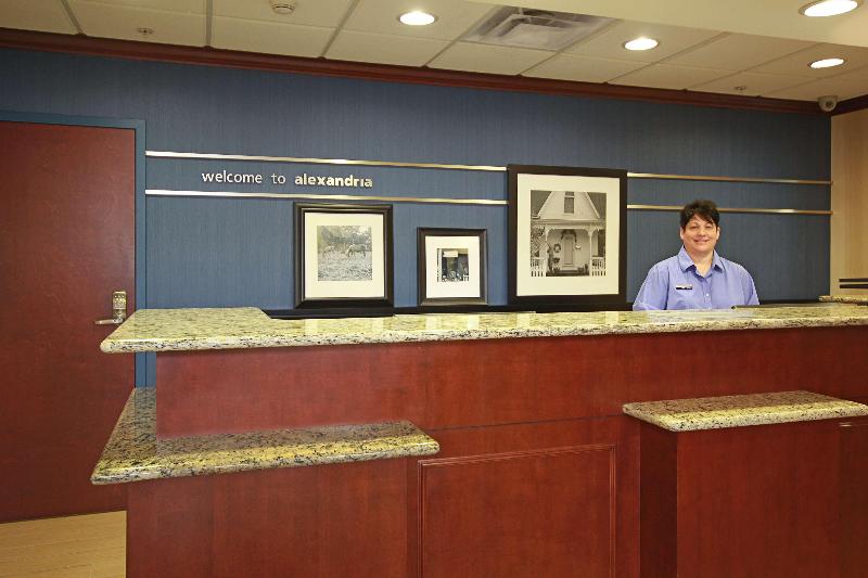 בית מלון כפרי Hampton Inn & Suites Alexandria