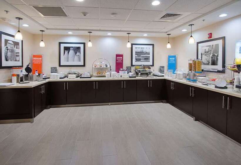 هتل Hampton Inn Covington