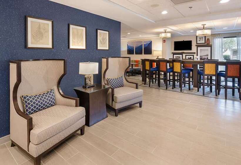 هتل Hampton Inn Covington