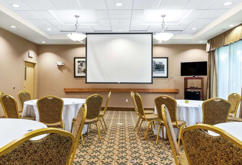 هتل Hampton Inn Nashua