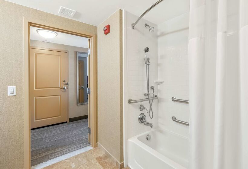 هتل Hampton Inn Nashua