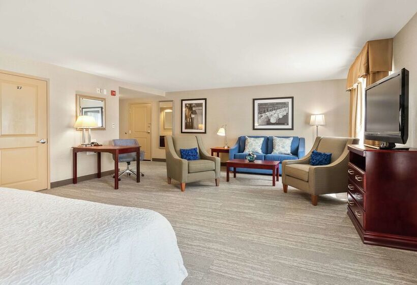 هتل Hampton Inn Nashua
