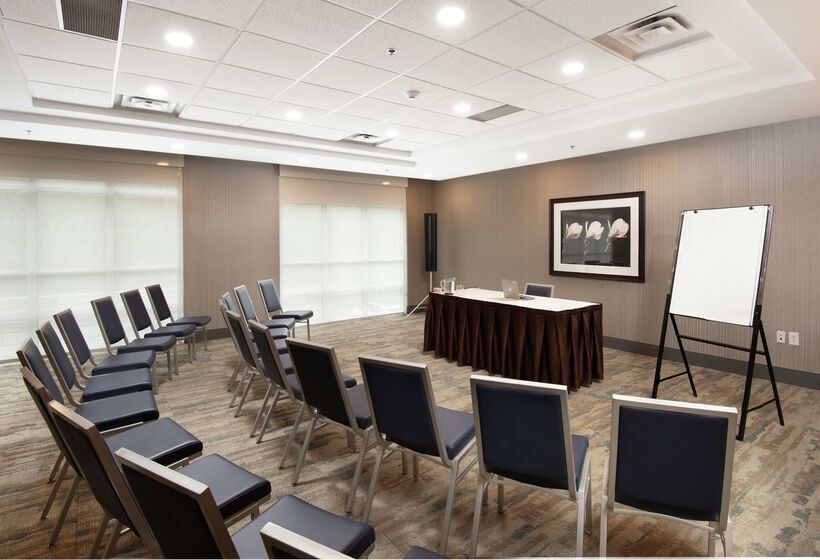 هتل Hampton Inn & Suites Barrie