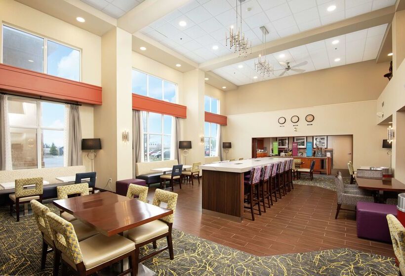 هتل Hampton Inn & Suites Barrie