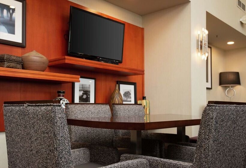 هتل Hampton Inn & Suites Barrie