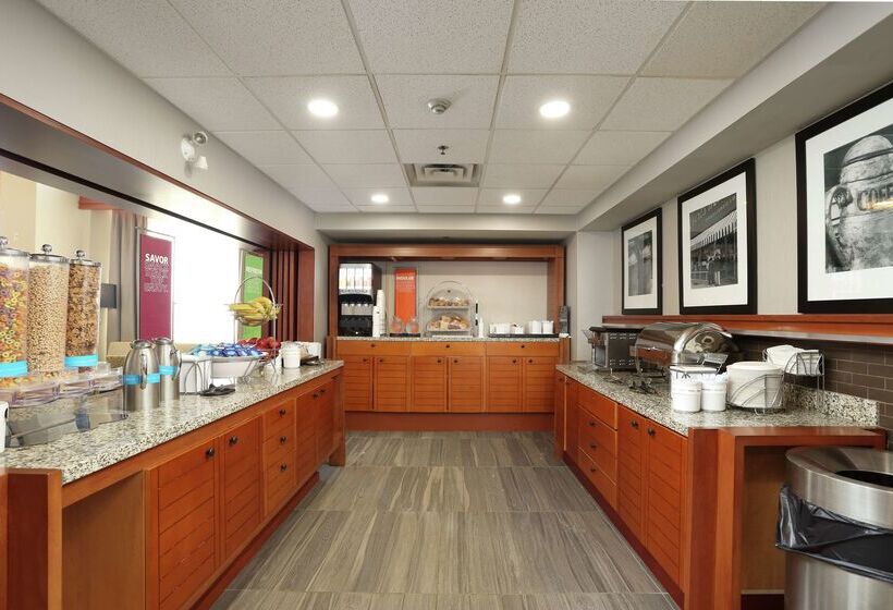 هتل Hampton Inn & Suites Barrie