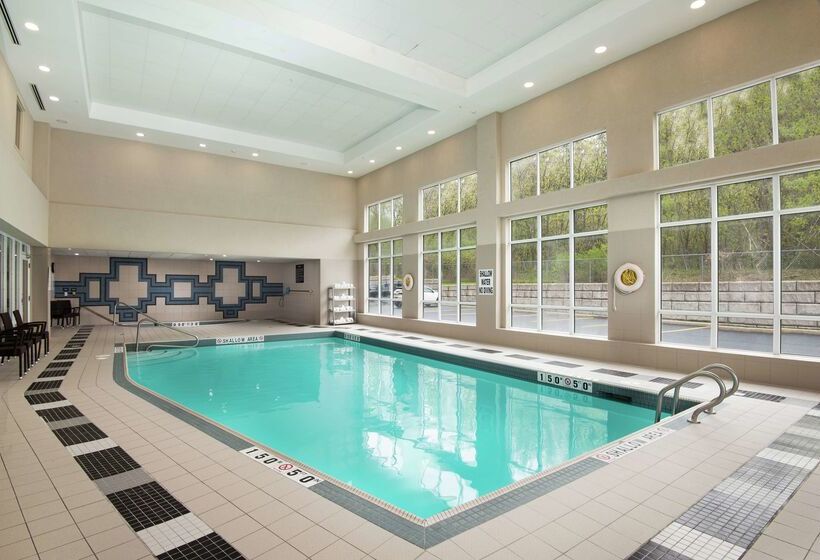 هتل Hampton Inn & Suites Barrie