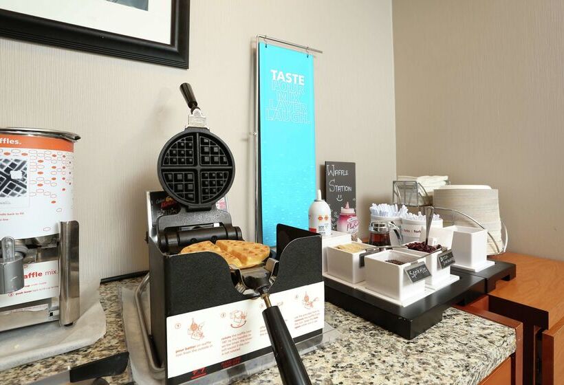 هتل Hampton Inn & Suites Barrie