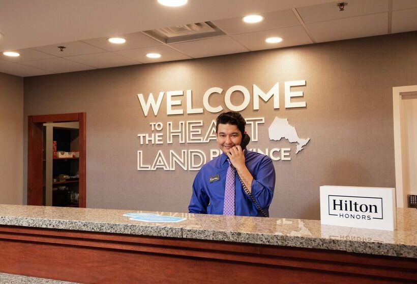هتل Hampton Inn & Suites Barrie