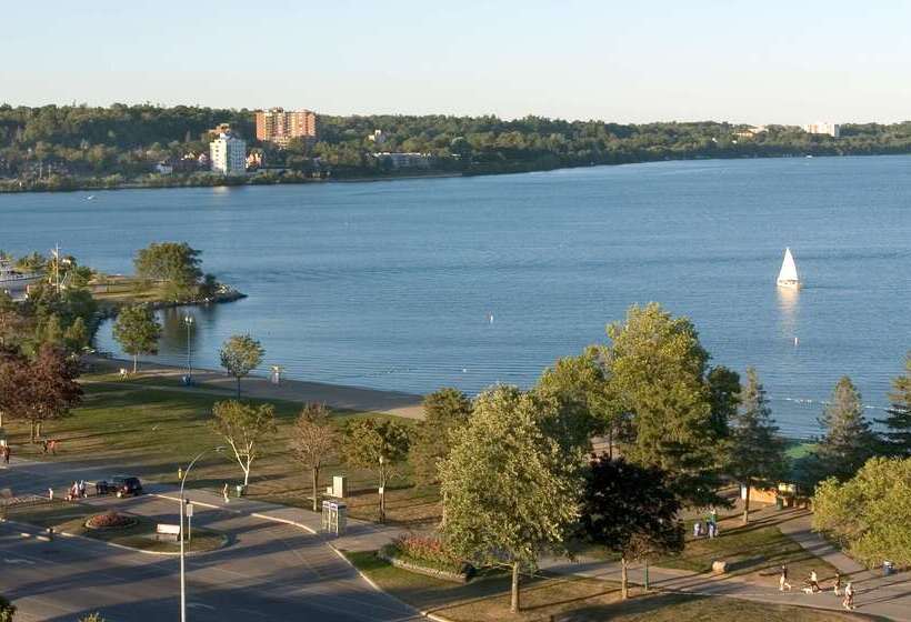 هتل Hampton Inn & Suites Barrie