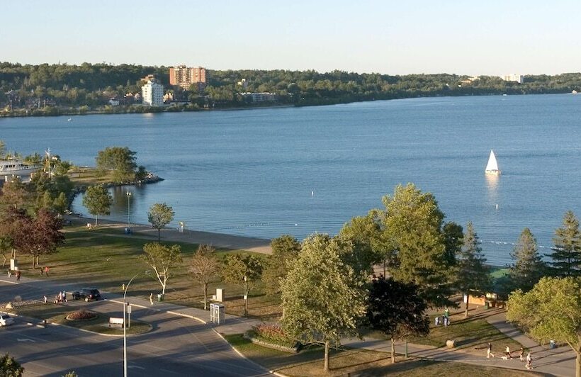 هتل Hampton Inn & Suites Barrie