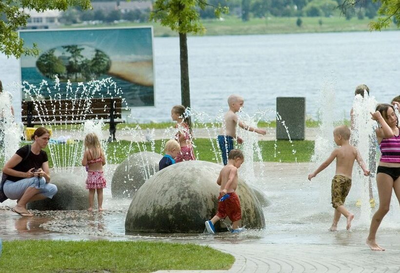 هتل Hampton Inn & Suites Barrie