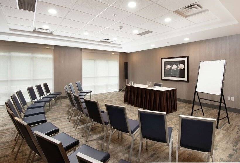 هتل Hampton Inn & Suites Barrie