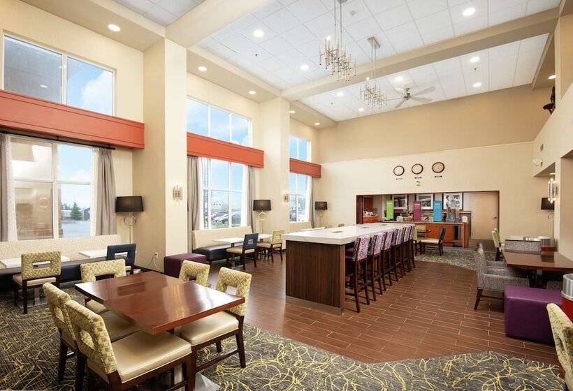 هتل Hampton Inn & Suites Barrie
