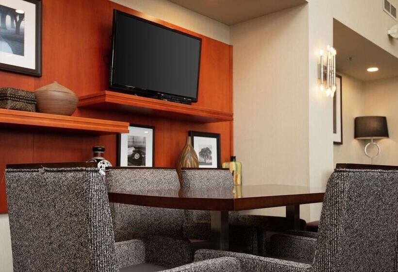 هتل Hampton Inn & Suites Barrie