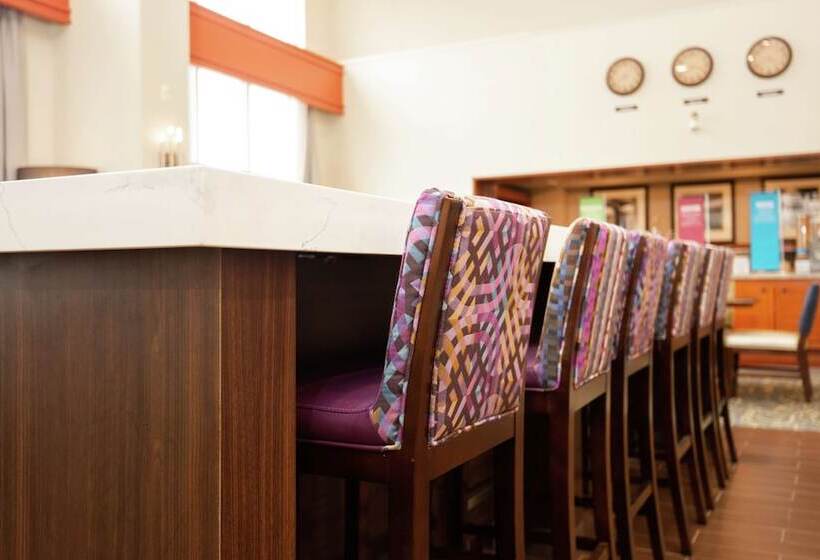 هتل Hampton Inn & Suites Barrie