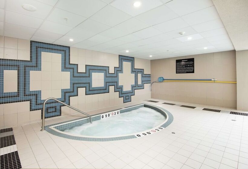 هتل Hampton Inn & Suites Barrie
