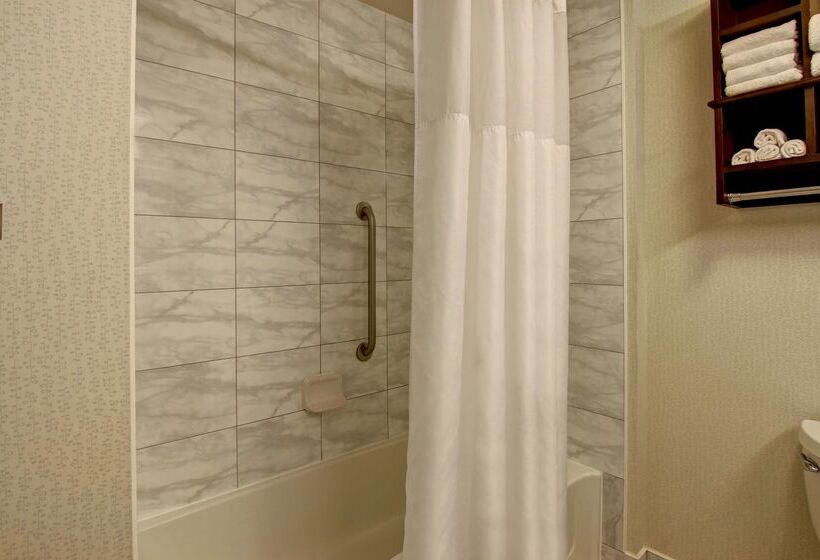 هتل Hampton Inn By Hilton Toronto Airport Corporate Centre